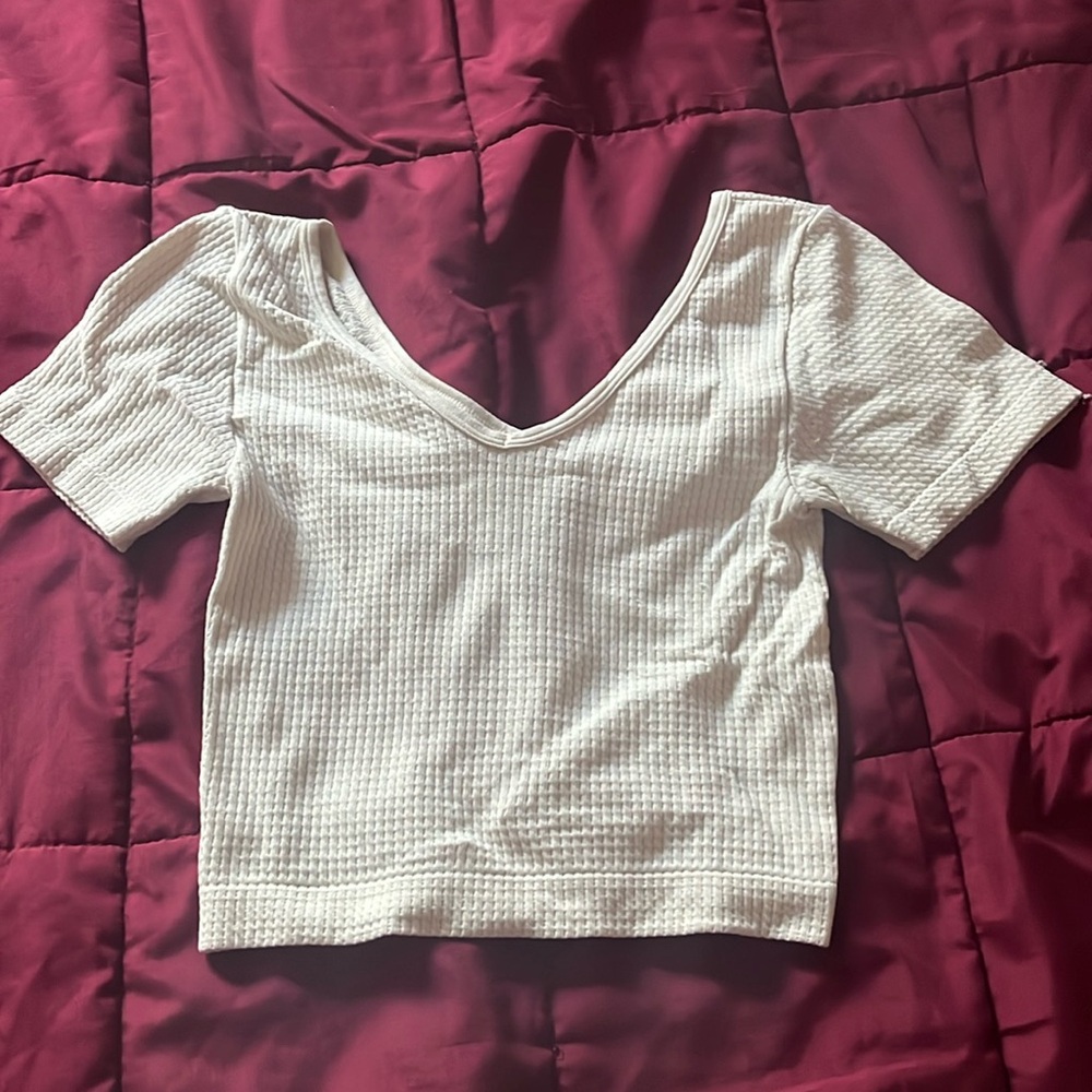 white crop tee